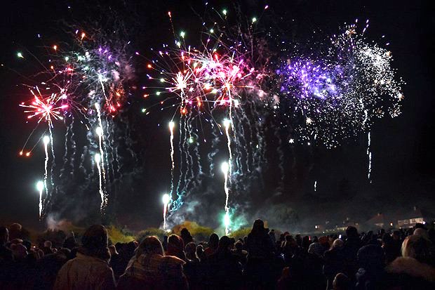 beckenham-fireworks-3-yt-lst263778_thumb